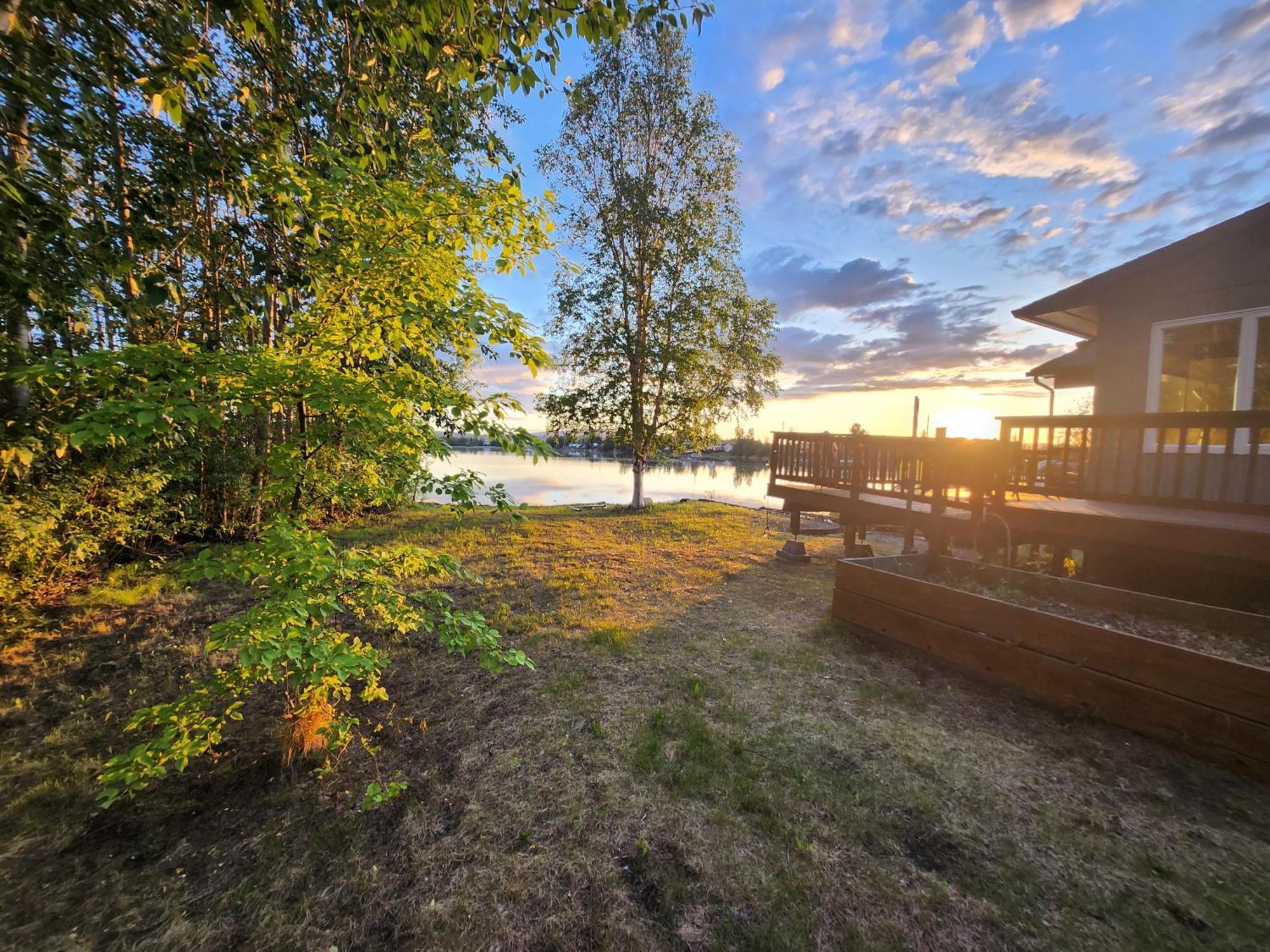 Hidden Lakefront Villa Fairbanks Exteriör bild